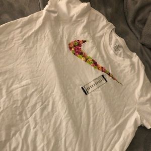 White nike T-shirt with flower swish.
